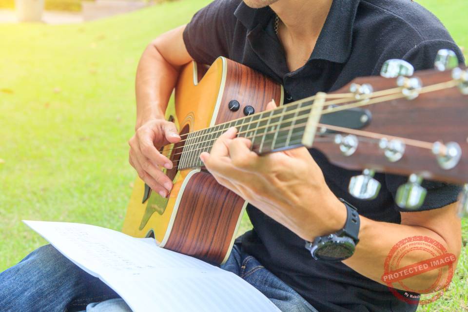 TrueFire vs. Justin Guitar Ukulele World